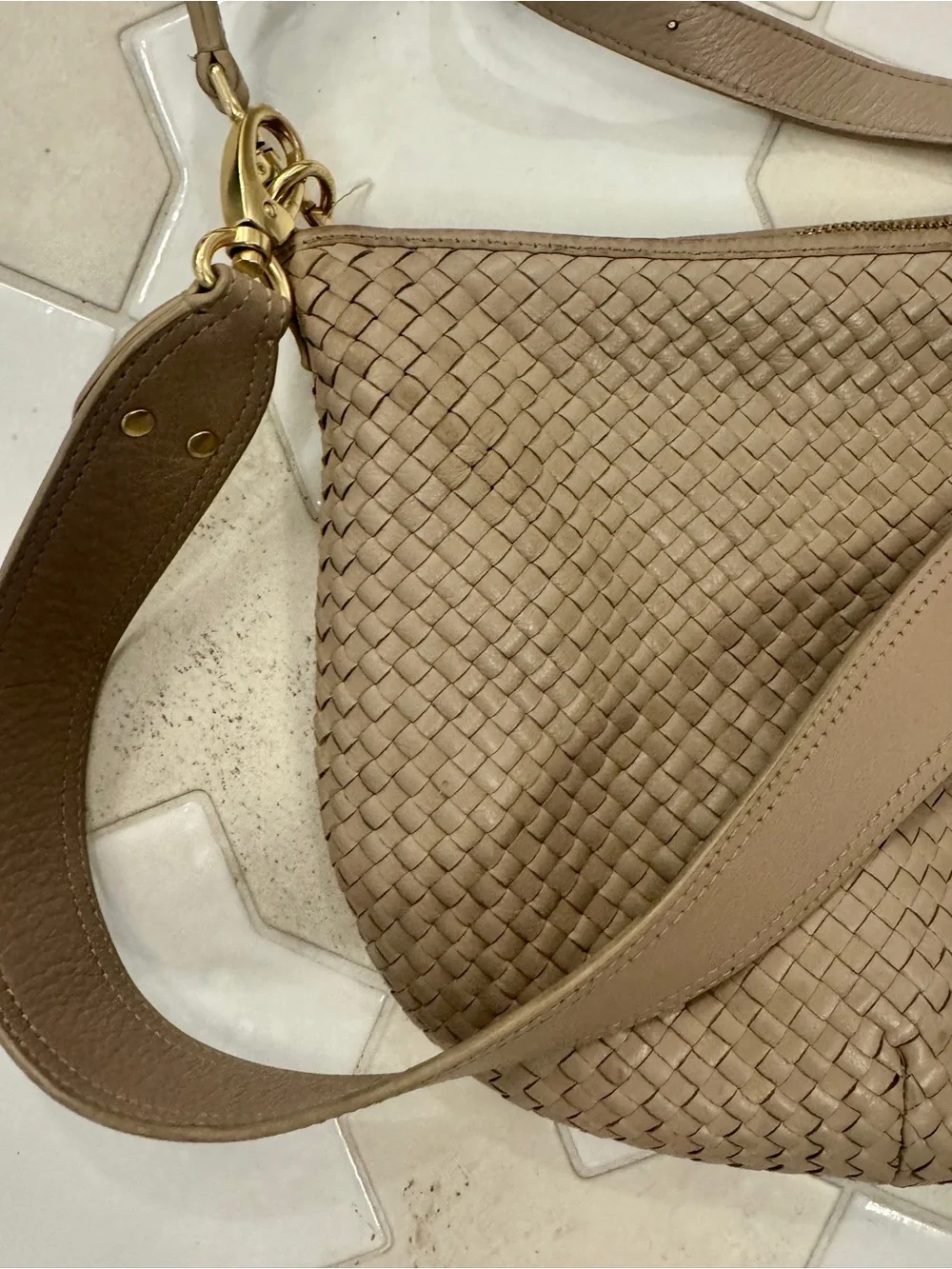 Quince Italian Leather Convertible Crescent Shoulder Bag Size Large in Taupe - Picture 3 of 12